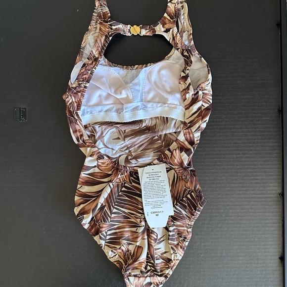 VENUS Swim One Piece - Picture 2 of 7